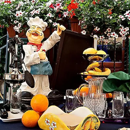 Oda ve Kahvaltı Giardini Di Marzo 3*